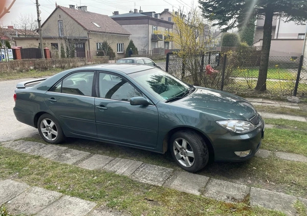 Toyota Camry cena 17500 przebieg: 154500, rok produkcji 2005 z Opole małe 67